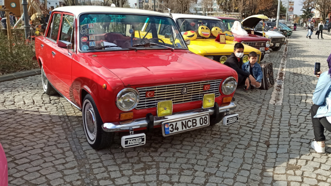 Klasik araçlarla fotoğraf çektirmek isteyenler sıra oldu